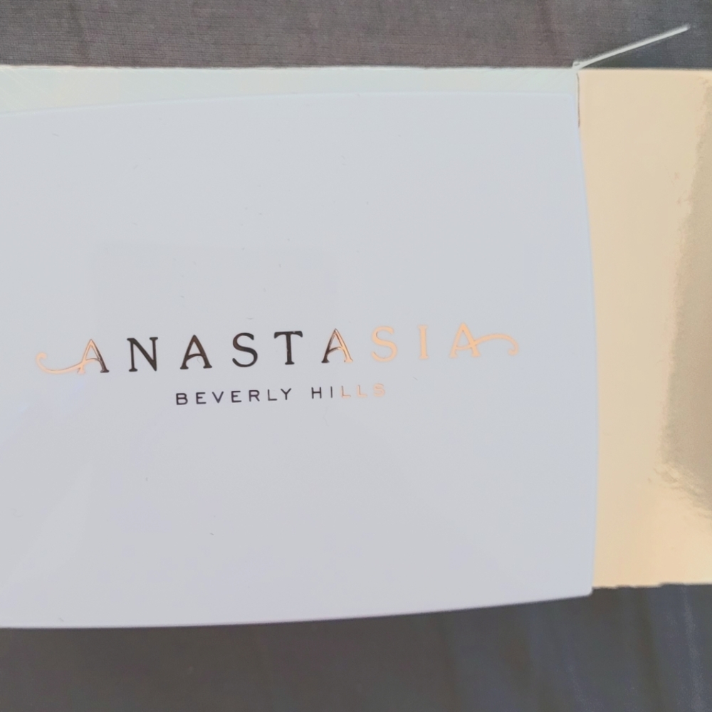 🆕 NWT Anastasia Beverley hills highliter